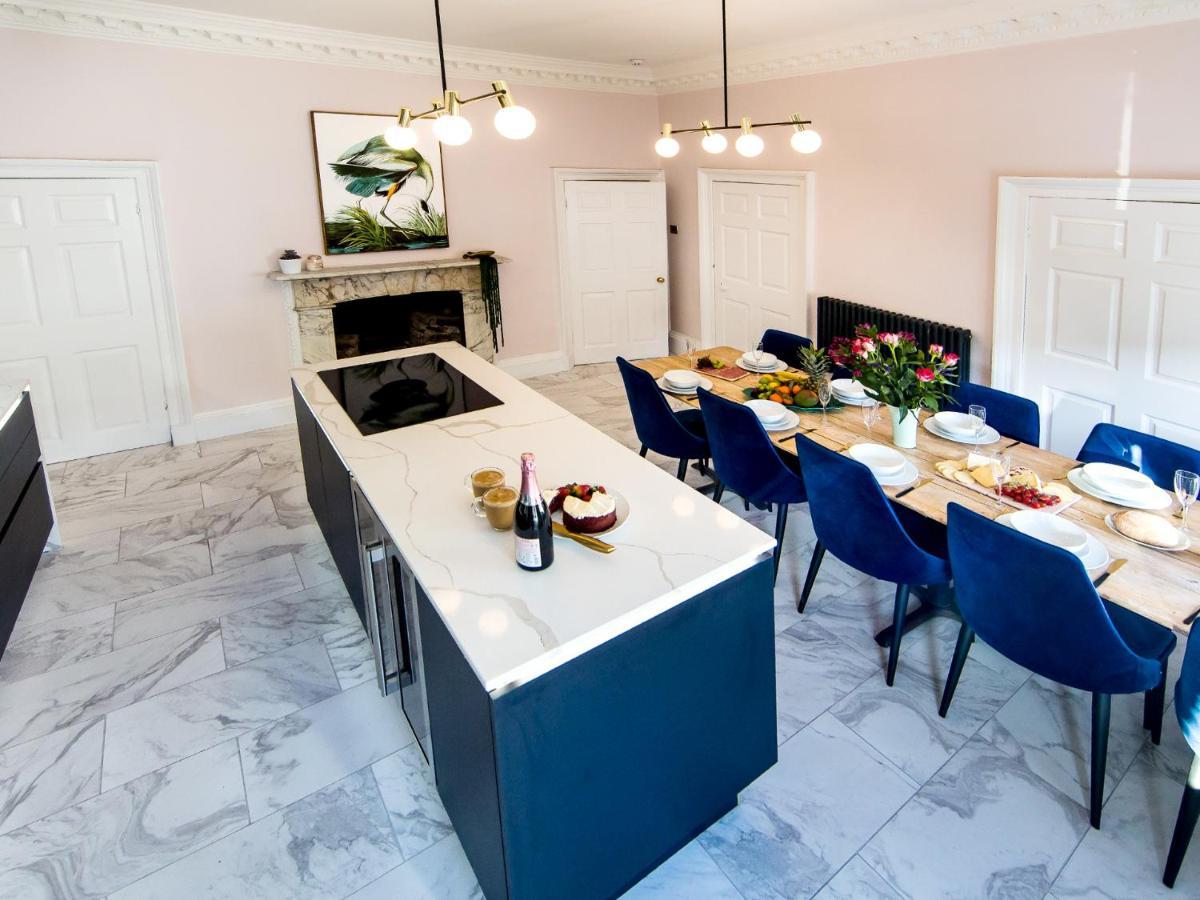 Maison Parfaite Yo1 - Exquisite 400 Year Old, City Centre Townhouse Йорк Екстериор снимка